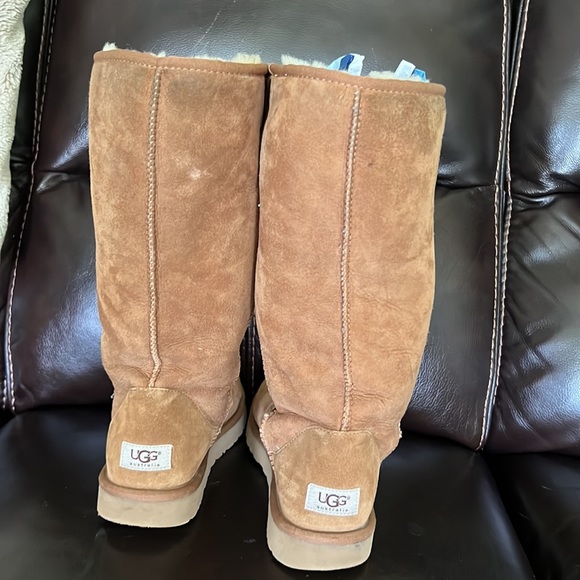 Ugg Size 10 classic tall waterproof boot - Picture 3 of 6